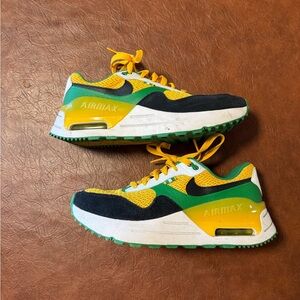 Nike Air Max - University of Oregon Duck colorway - Men Size 6, Women Size 7.5